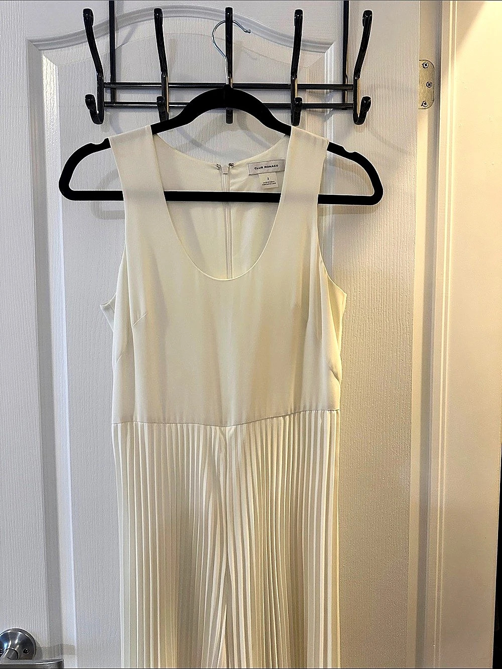 Club Monaco Pleated Jumpsuit in Cream Size 2 Like New